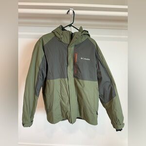 Columbia Sportswear Company omni-heat interchange jacket in olive green.
Size:XL